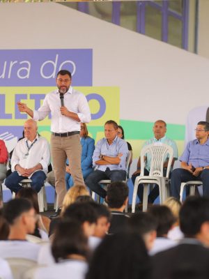 O governador Wilson Lima anunciou, nesta quinta-feira (03), o pagamento da terceira parcela do Fundo de Manutenção e Desenvolvimento do Ensino Fundamental e de Valorização do Magistério (Fundef) para o dia 15 de abril. Mais de 16 mil professores e pedagogos, que atuaram na rede pública estadual entre os anos de 1998 e 2007, serão contemplados.