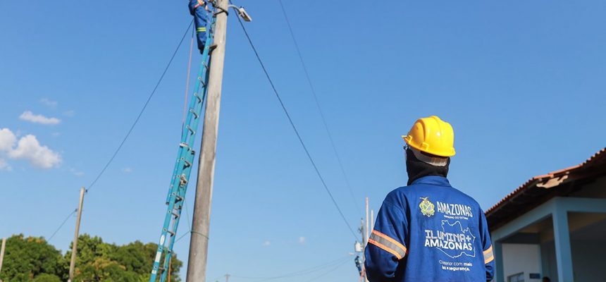 A cidade de Anamã, a 165 quilômetros de Manaus, acaba de concluir a substituição de antigas lâmpadas de iluminação pública por tecnologia LED, mais eficiente e econômica. A ação faz parte do programa Ilumina+ Amazonas, coordenado pela Unidade Gestora de Projetos Especiais (UGPE), ligada à Secretaria de Desenvolvimento Urbano e Metropolitano (Sedurb).